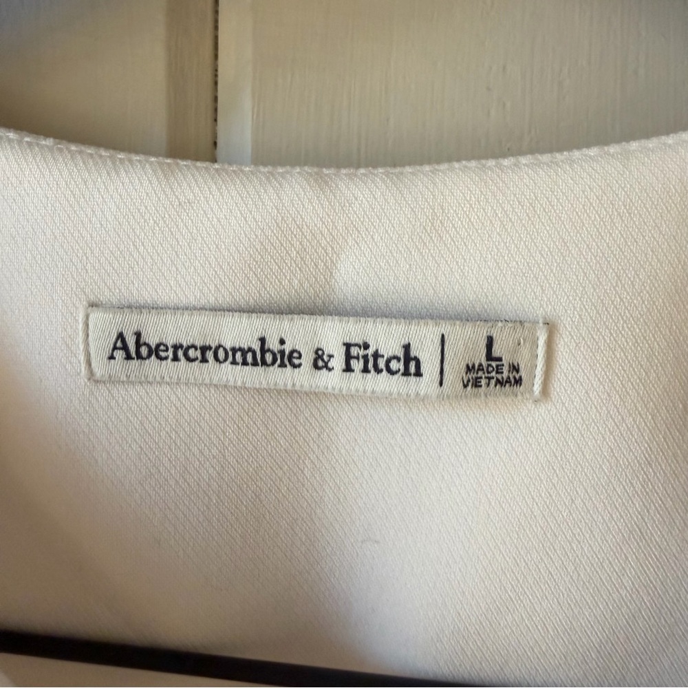 Abercrombie & Fitch Cream Lined Button-Up Vest, Size Large, Like New - Picture 5 of 8